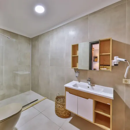 In House (adults Only) Auberge de jeunesse