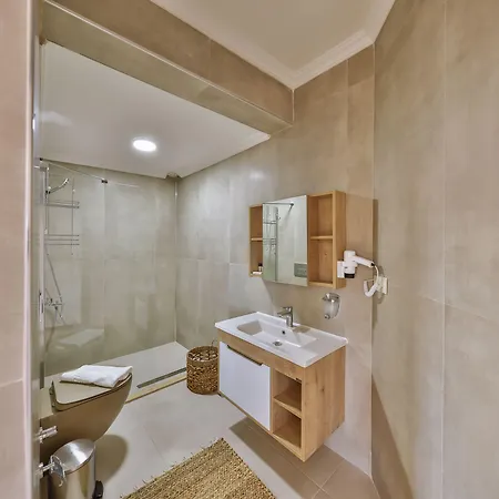 In House (adults Only) Auberge de jeunesse *