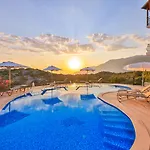 In House (adults Only) Ostello *