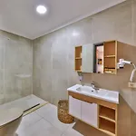 In House (adults Only) Ostello