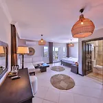 In House (adults Only) Ostello