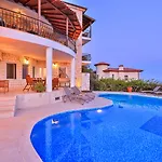 In House (adults Only) Ostello *